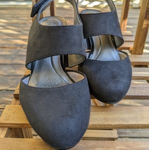 Life Stride Black Dress Pumps